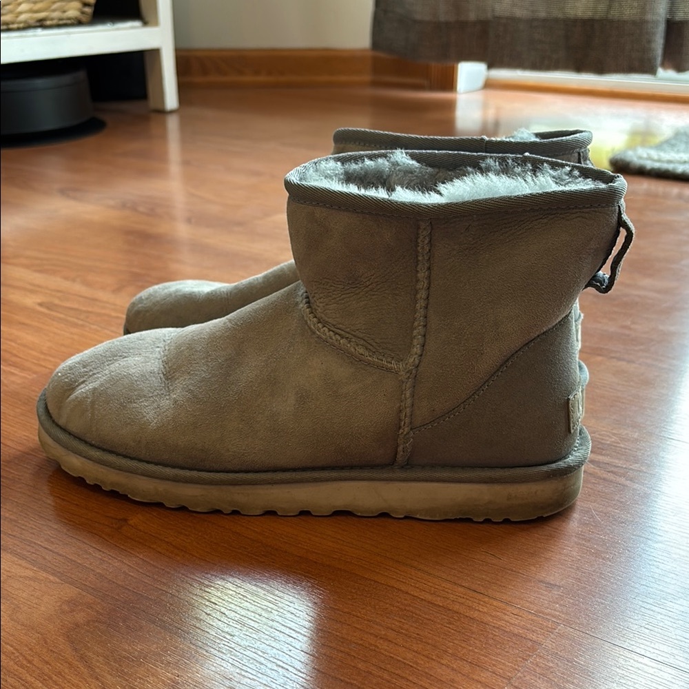 Women’s short Ugg boots
